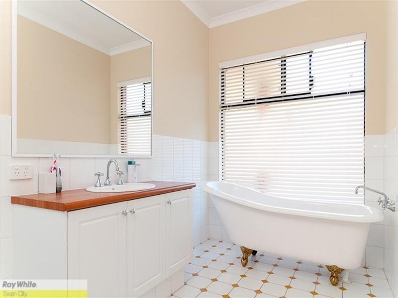 7 Sandhurst Close, Brigadoon WA 6069