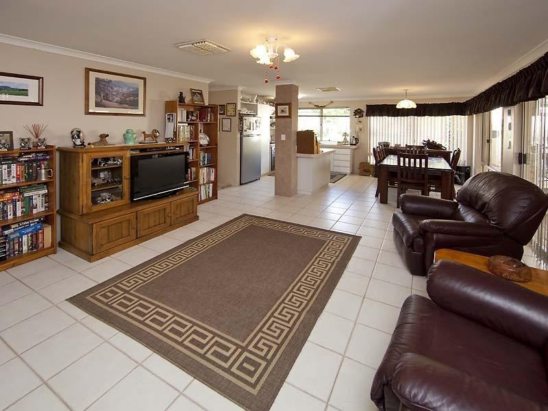 32 Edwards Entrance, Stratton WA 6056