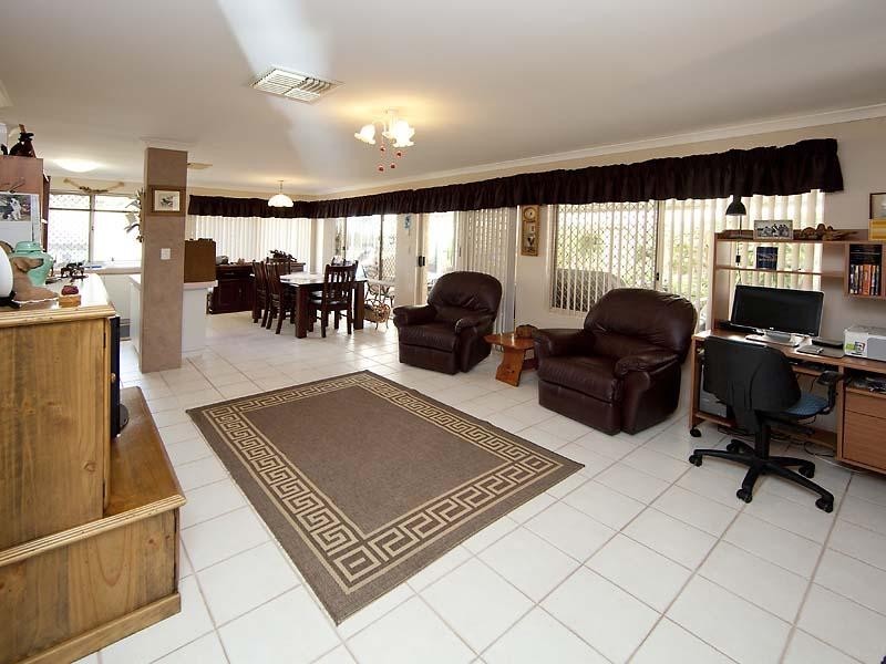 32 Edwards Entrance, Stratton WA 6056