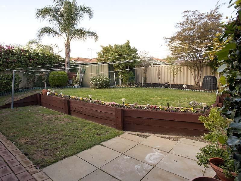 32 Edwards Entrance, Stratton WA 6056