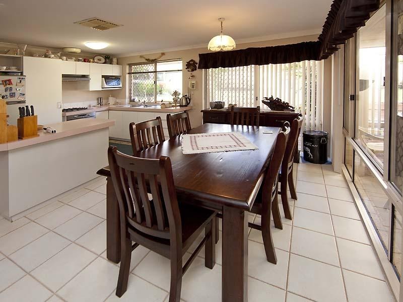 32 Edwards Entrance, Stratton WA 6056