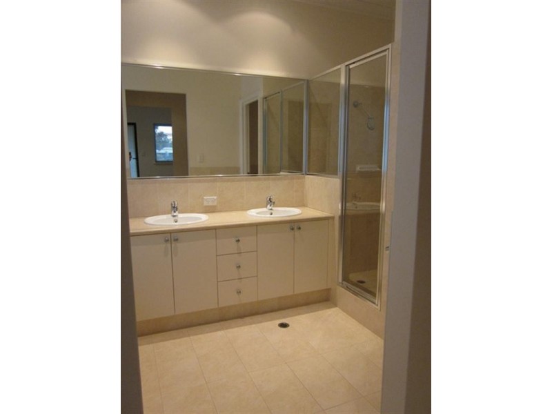 11 Wyvern Lane, Woodbridge WA 6056