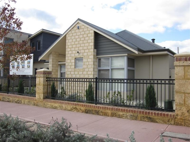 6 Parkfarm Drive, South Guildford WA 6055