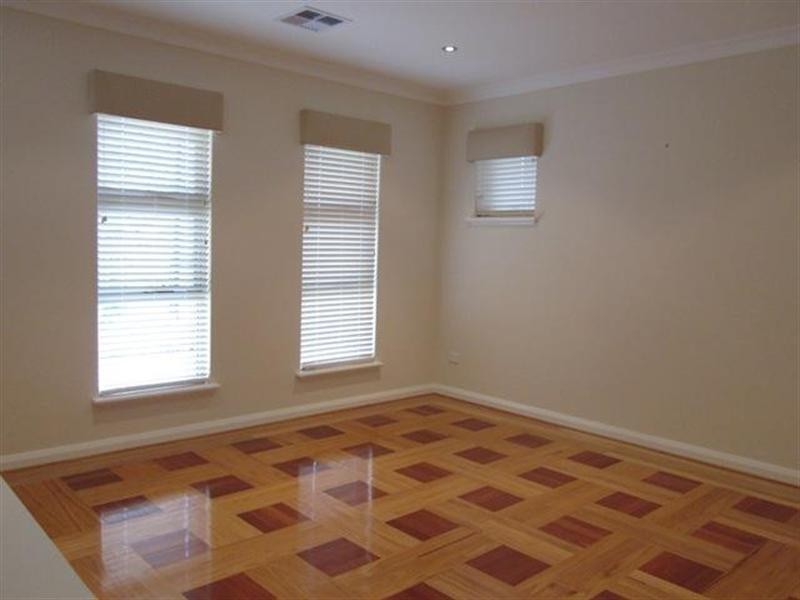 6 Parkfarm Drive, South Guildford WA 6055