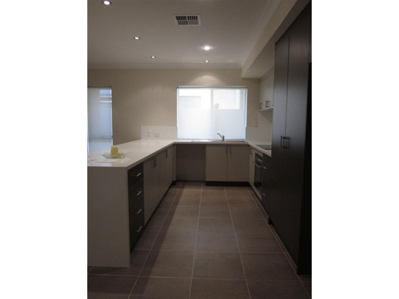 6 Parkfarm Drive, South Guildford WA 6055