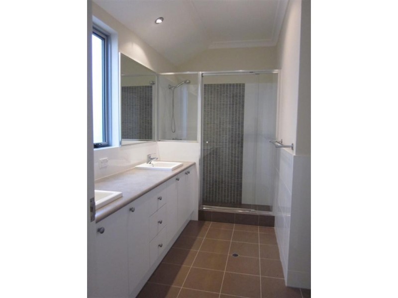 6 Parkfarm Drive, South Guildford WA 6055