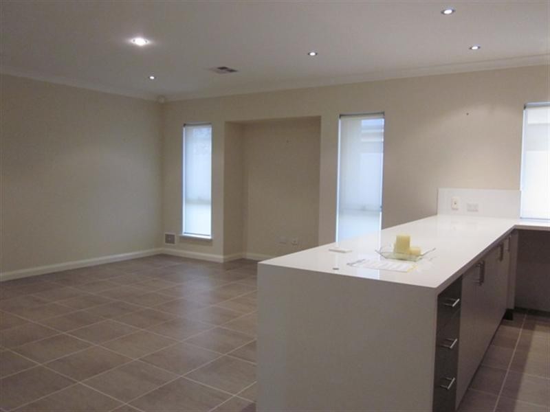 6 Parkfarm Drive, South Guildford WA 6055