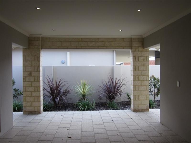 6 Parkfarm Drive, South Guildford WA 6055