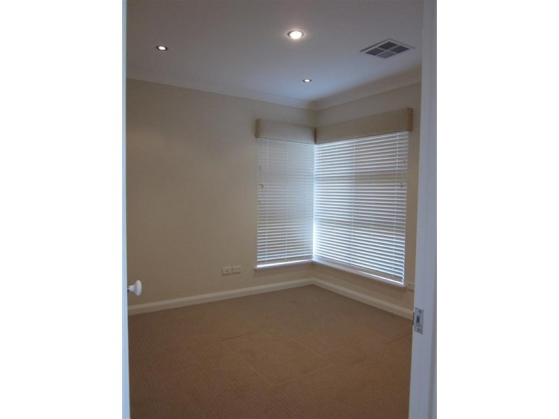 6 Parkfarm Drive, South Guildford WA 6055