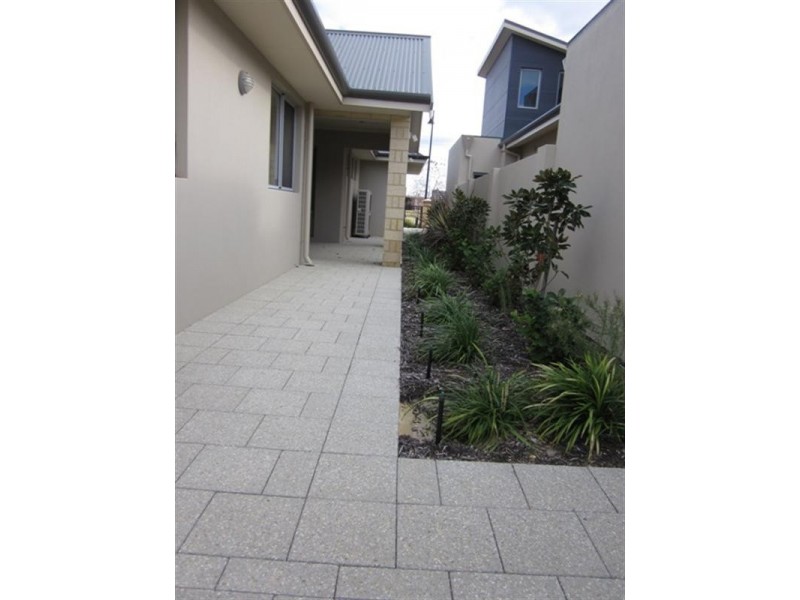 6 Parkfarm Drive, South Guildford WA 6055