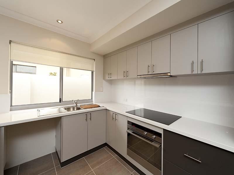 6 Parkfarm Drive, South Guildford WA 6055