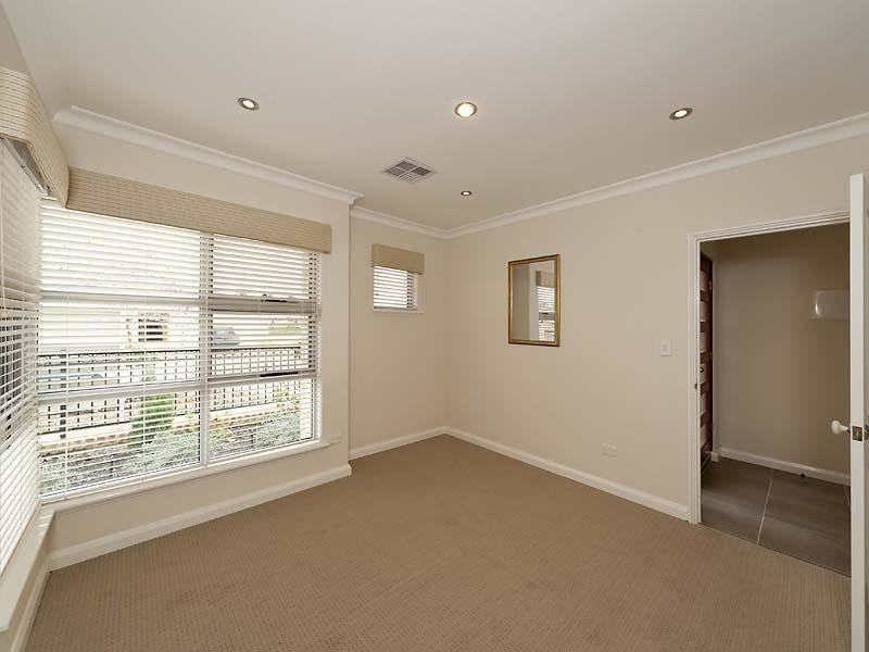 6 Parkfarm Drive, South Guildford WA 6055