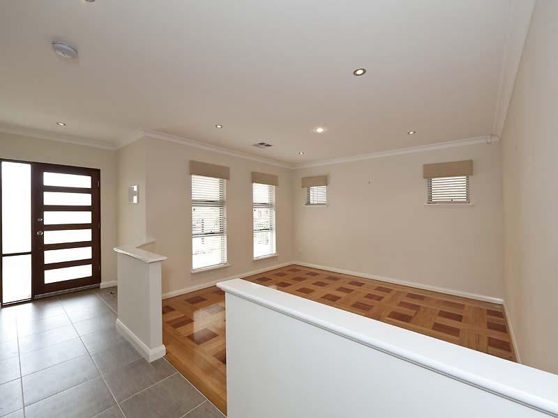 6 Parkfarm Drive, South Guildford WA 6055