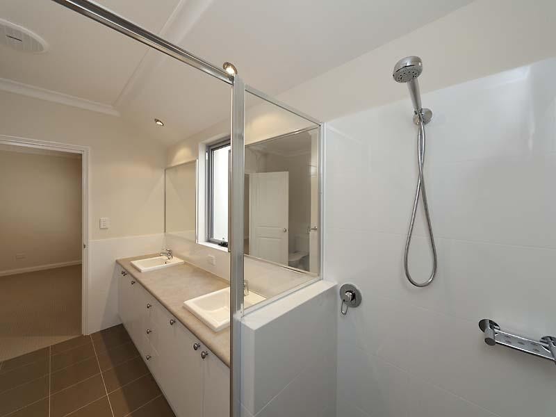 6 Parkfarm Drive, South Guildford WA 6055