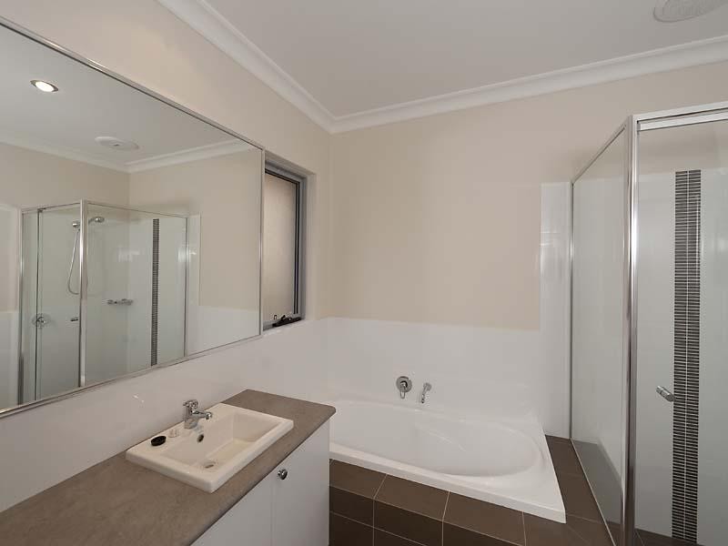 6 Parkfarm Drive, South Guildford WA 6055