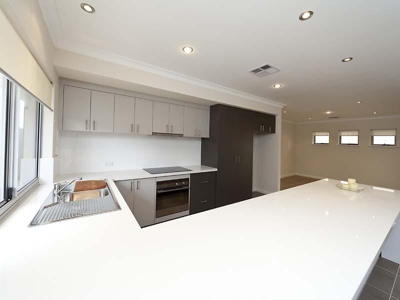 6 Parkfarm Drive, South Guildford WA 6055