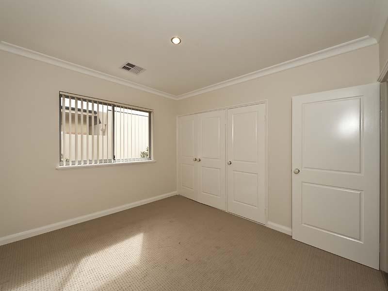 6 Parkfarm Drive, South Guildford WA 6055