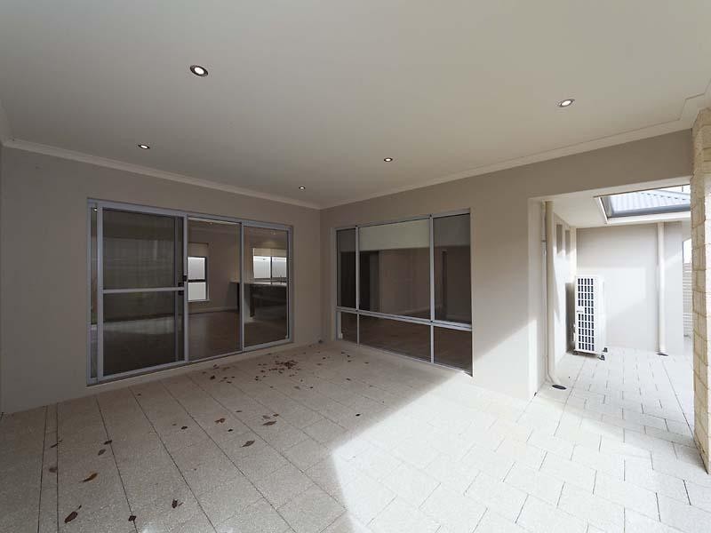 6 Parkfarm Drive, South Guildford WA 6055