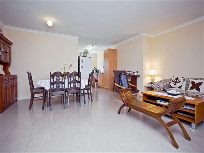 3,12 Mathoura Street, Midland WA 6056