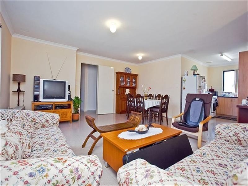 3,12 Mathoura Street, Midland WA 6056