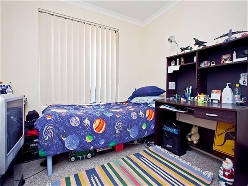 3,12 Mathoura Street, Midland WA 6056