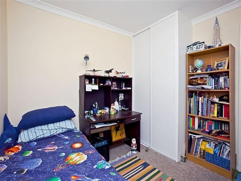 3,12 Mathoura Street, Midland WA 6056