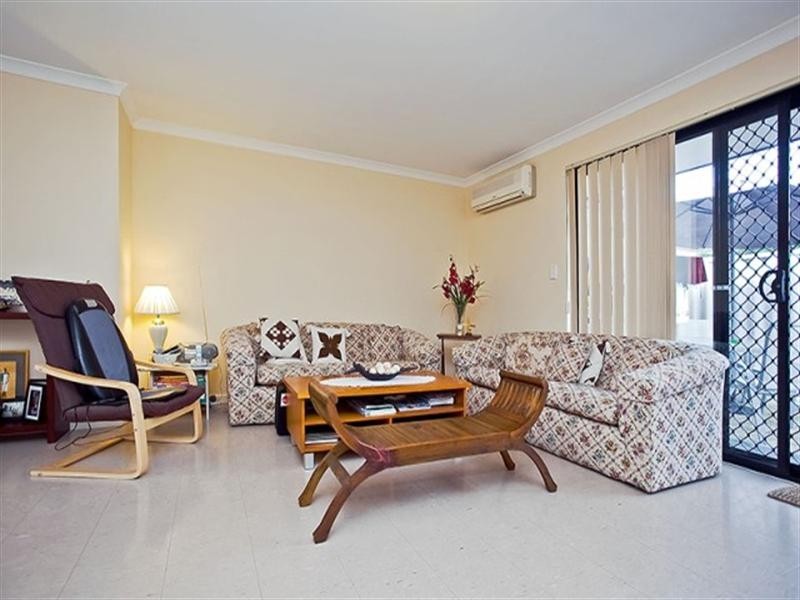 3,12 Mathoura Street, Midland WA 6056