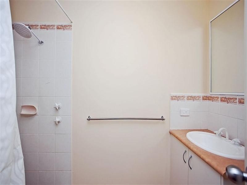 3,12 Mathoura Street, Midland WA 6056