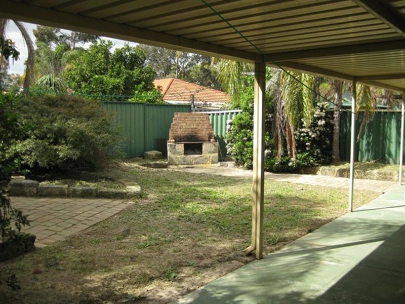 16 Yeates Lane, Stratton WA 6056