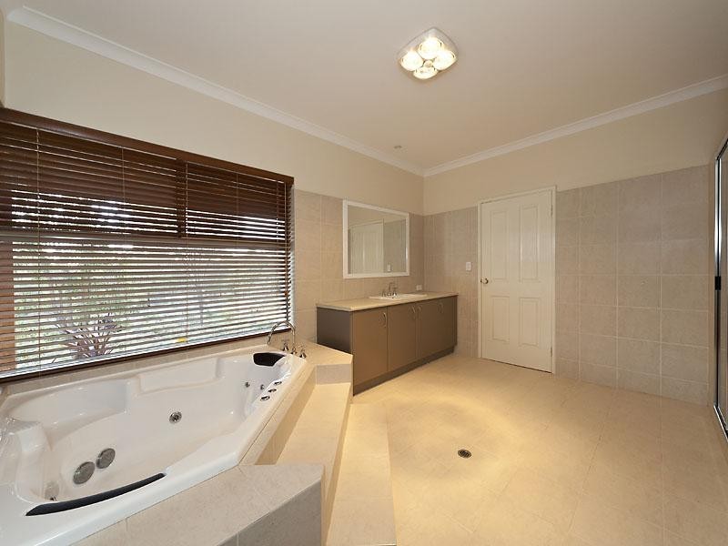 247 Ballymore Place, Gidgegannup WA 6083