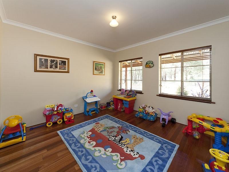 247 Ballymore Place, Gidgegannup WA 6083