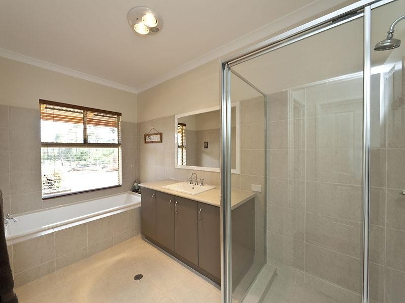 247 Ballymore Place, Gidgegannup WA 6083