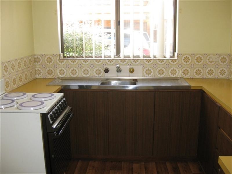 1/64 Railway Parade, Midland WA 6056