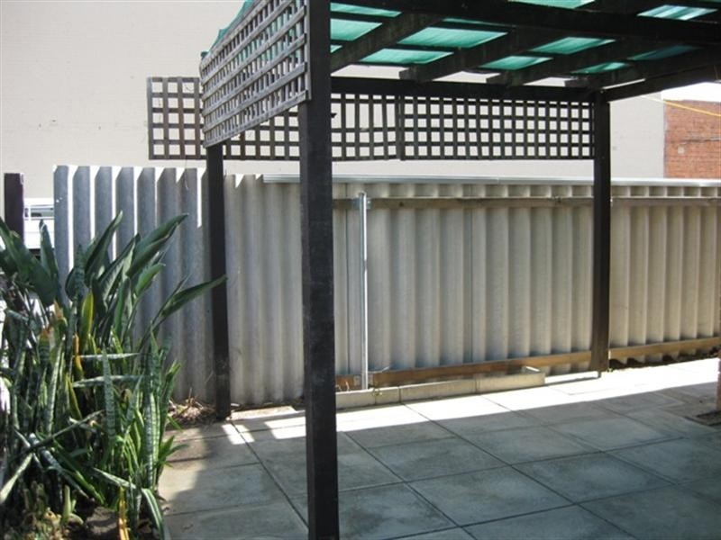 1/64 Railway Parade, Midland WA 6056