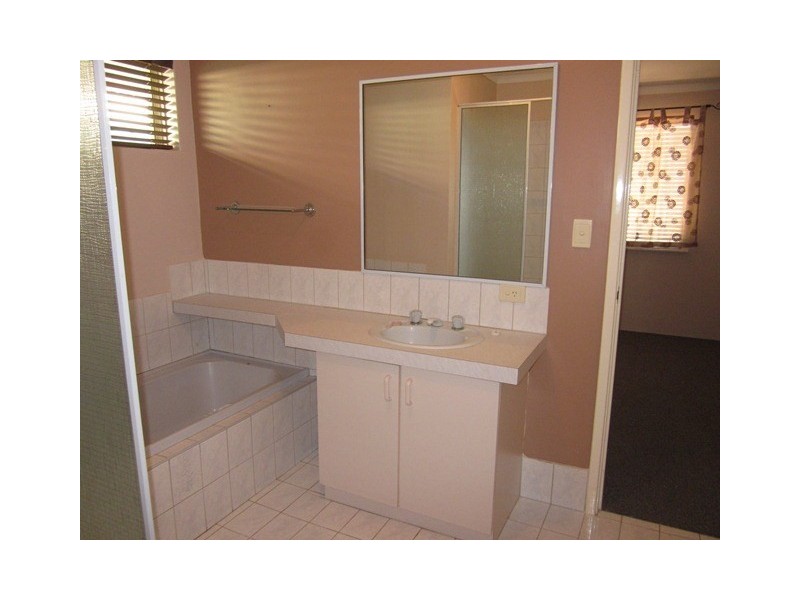 4/33 Holmesdale Road, Woodbridge WA 6056