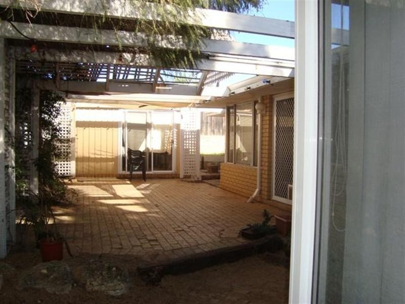 36 Burton Retreat, Stratton WA 6056