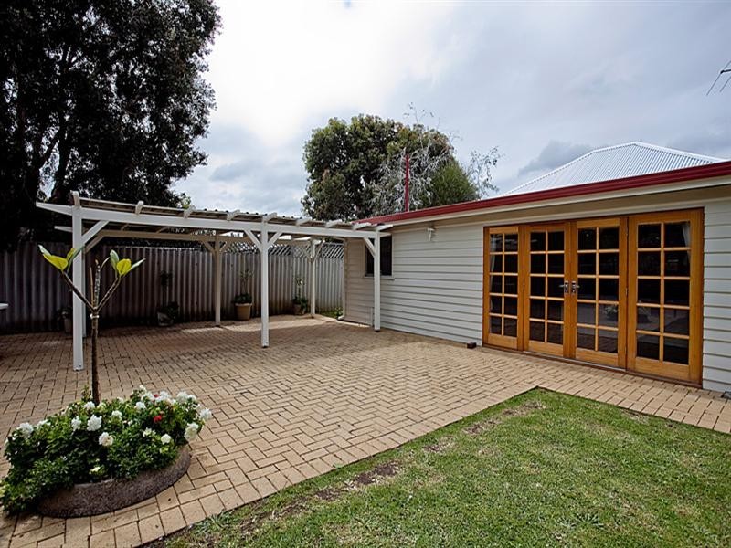 11 Scott Street, Guildford WA 6055