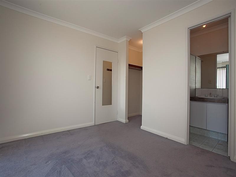 16 Tuscany Place, Caversham WA 6055