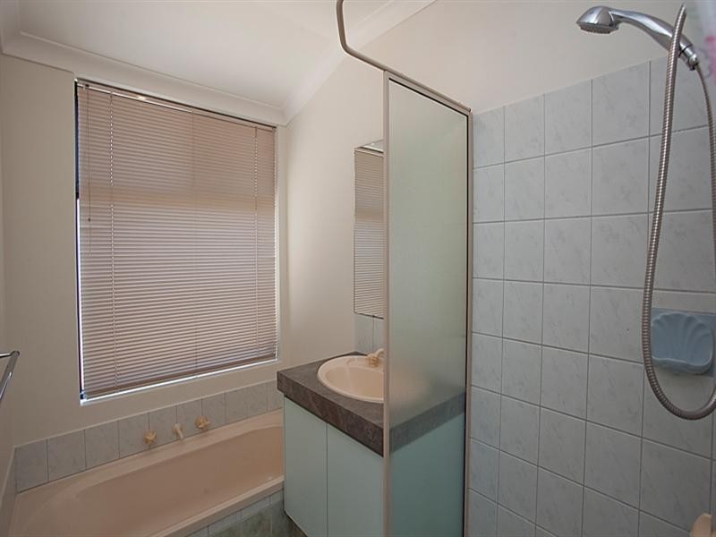 16 Tuscany Place, Caversham WA 6055