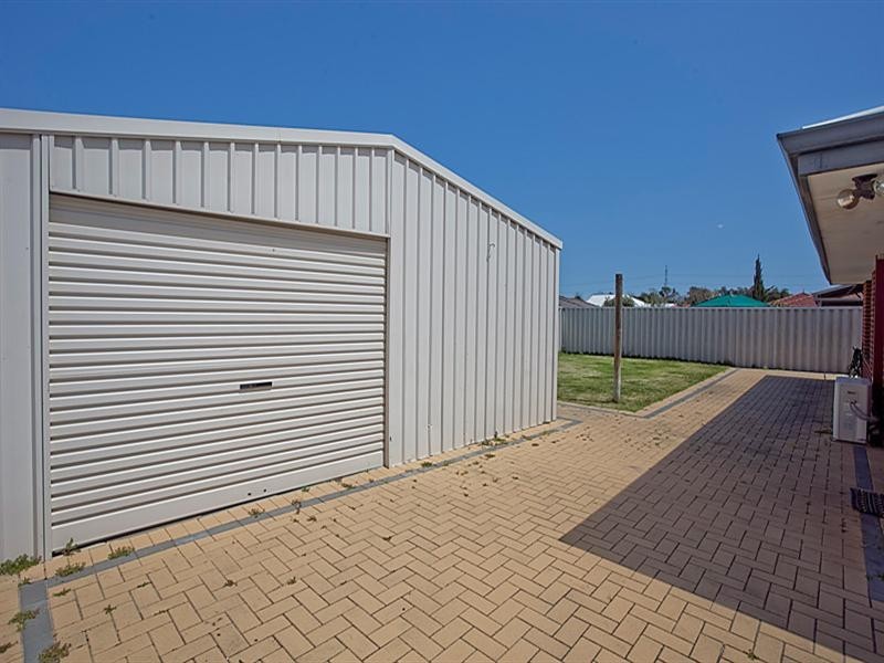 16 Tuscany Place, Caversham WA 6055