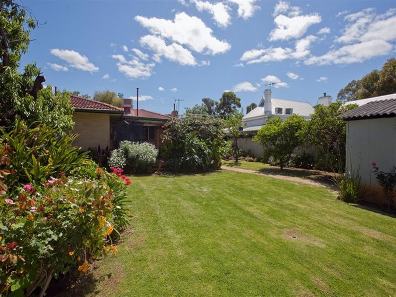 7 Water Street, Guildford WA 6055