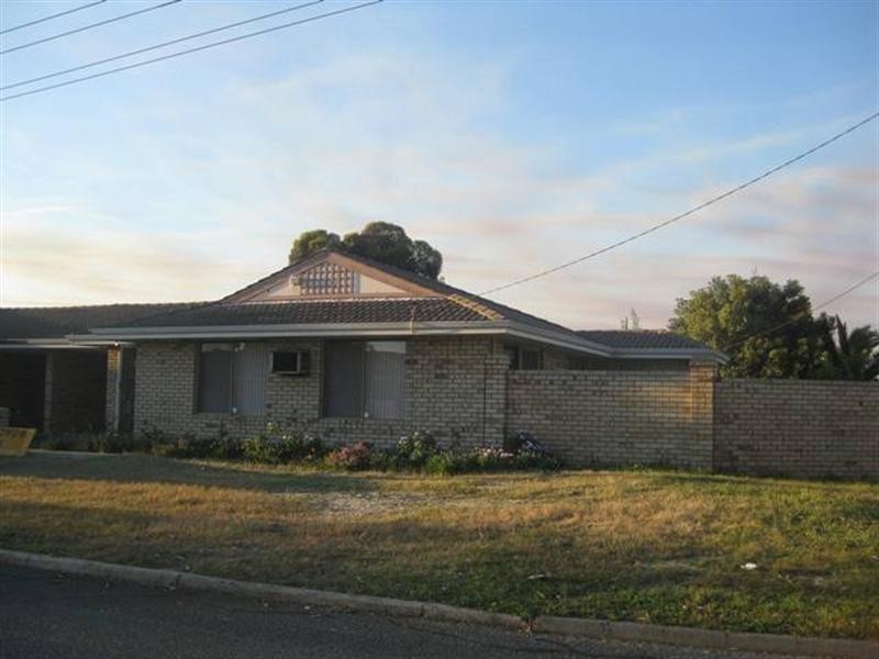 4/11 Hyde Street, Midland WA 6056