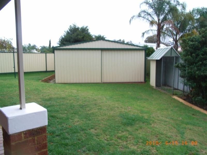 118 Lakeside Drive, Helena Valley WA 6056