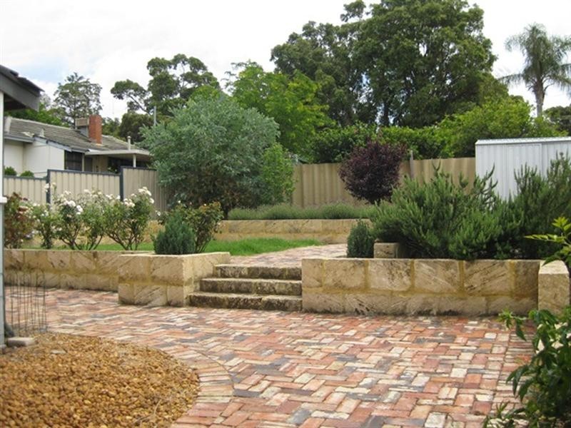 7 Wangalla Road, Koongamia WA 6056