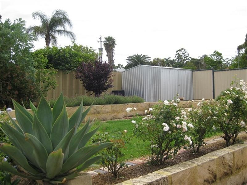 7 Wangalla Road, Koongamia WA 6056