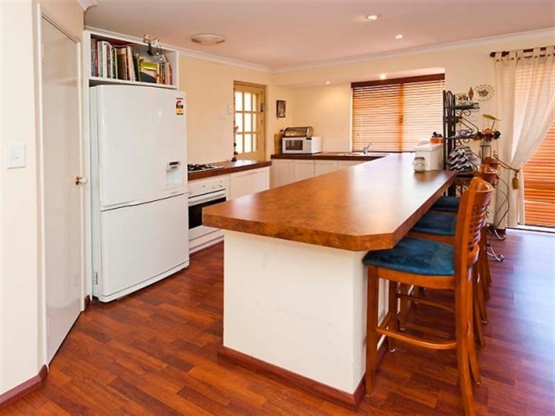 24 Gentle Circle, South Guildford WA 6055
