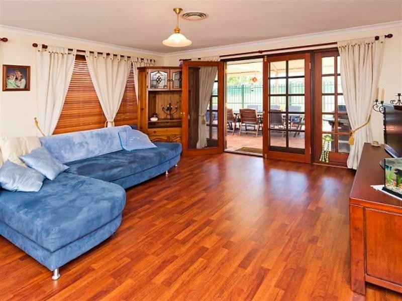 24 Gentle Circle, South Guildford WA 6055