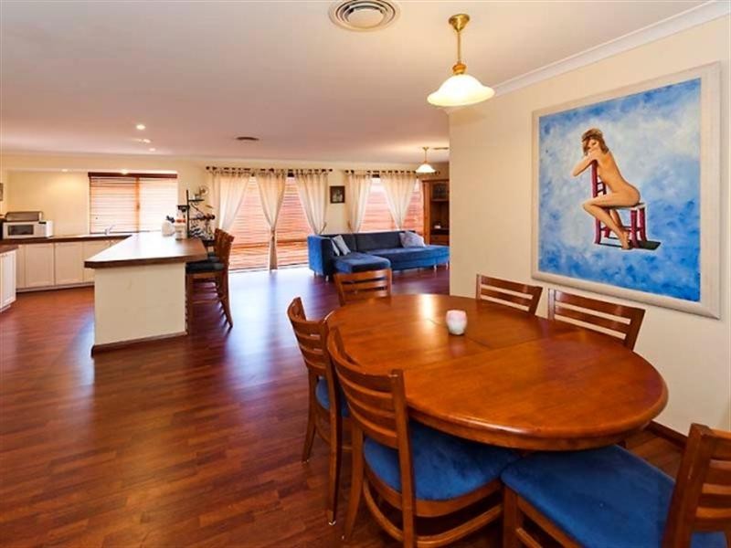 24 Gentle Circle, South Guildford WA 6055