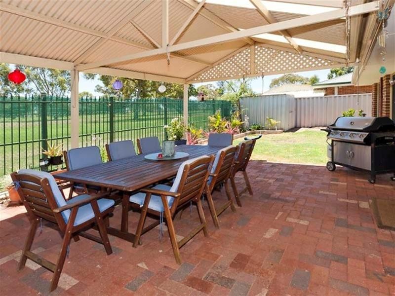 24 Gentle Circle, South Guildford WA 6055