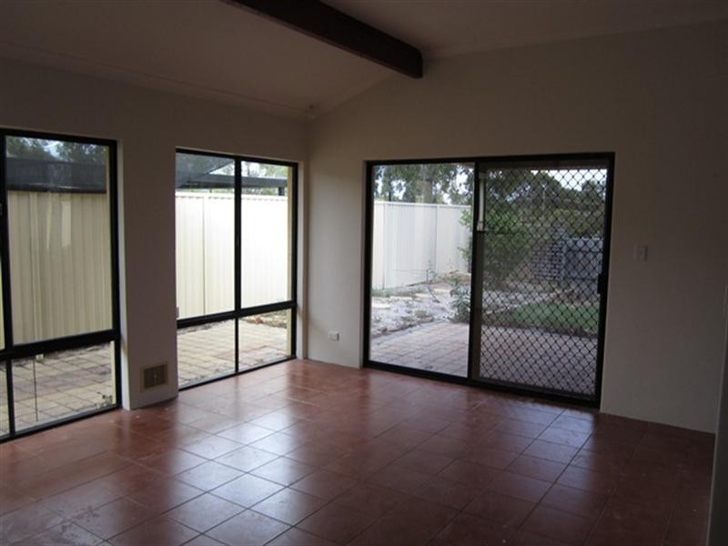 39 Kangaroo Entrance, Stratton WA 6056